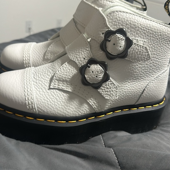 Size 7, Doc Martens white never been worn - Picture 7 of 7